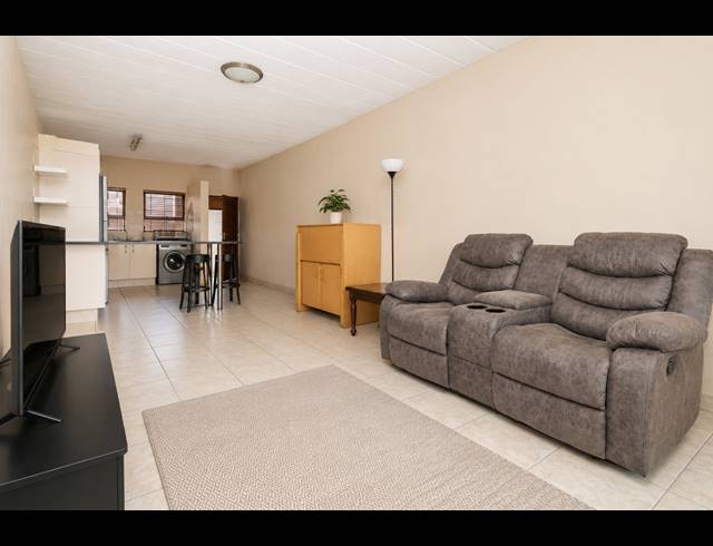 2 BEDROOM APARTMENT FOR SALE IN SUNNINGHILL